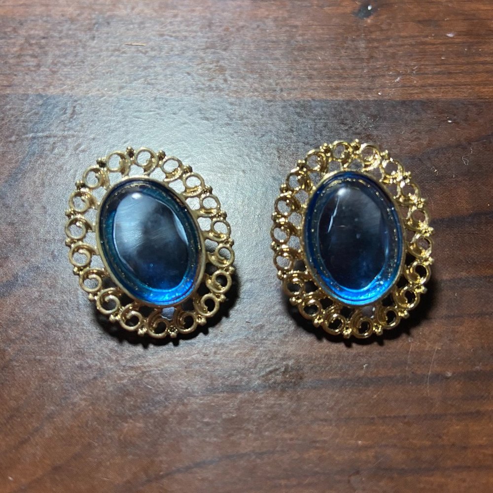 GEORGEROUS NEW Vintage earrings